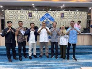 Tendik dan Dosen FSH dan narasumber berfoto bersama dalam kegiatan pendampingan peningkatan peringkat Webometrics UIN Raden Fatah Palembang